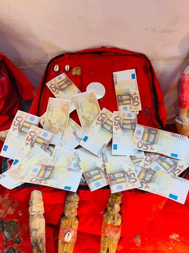 Valise magique en dollars, valise magique en euro, valise magique multiplicateur d’argent, calebasse magique, comment multiplier de l’argent, devenir riche en 1 jour, portefeuille magique, sacrifice pour avoir de l’argent, valise magique au bénin, valise magique en dollars, valise magique en euro, les conditions du porte monnaie magique, valise magique au bénin, valise magique d’argent, valise magique en dollars